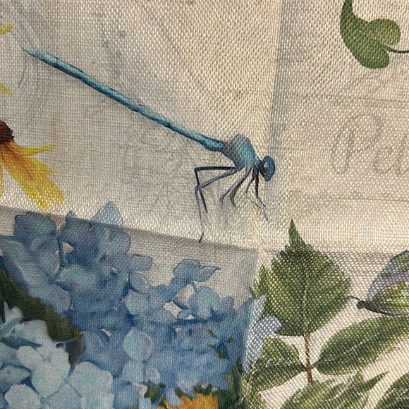 - Pillow cover. 18 x 18 New! Zips open and closed - Picture 3 of 3